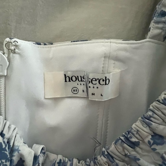 House of CB ‘Tallulah’ Blue and White Floral Cotton Blend Puff Sleeve Midi Dress - Picture 4 of 8